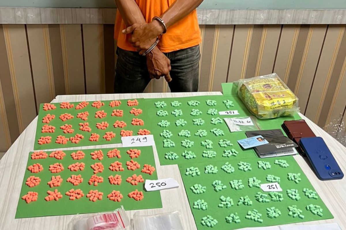 Ribuan pil ekstasi dan satu kilogram sabu disita dari pengedar di Pekanbaru
