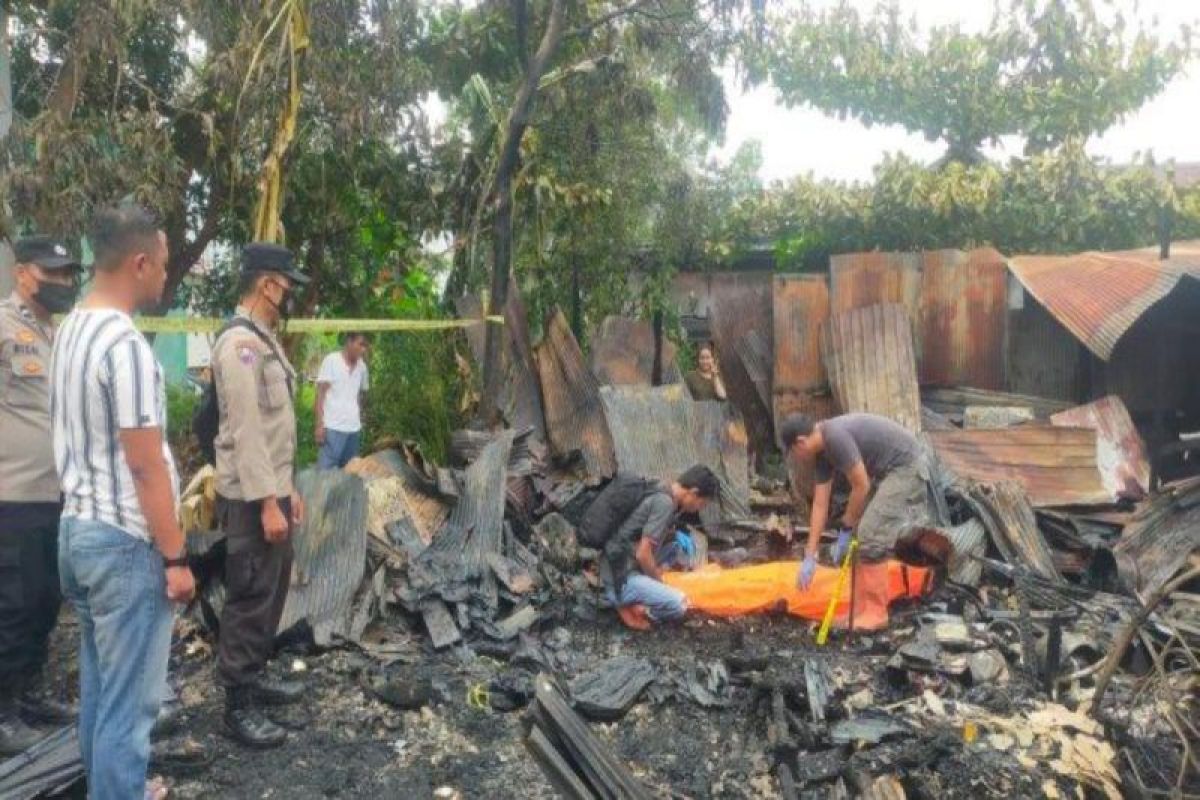 Satu lansia tewas akibat kebakaran hanguskan tujuh rumah di Gambut