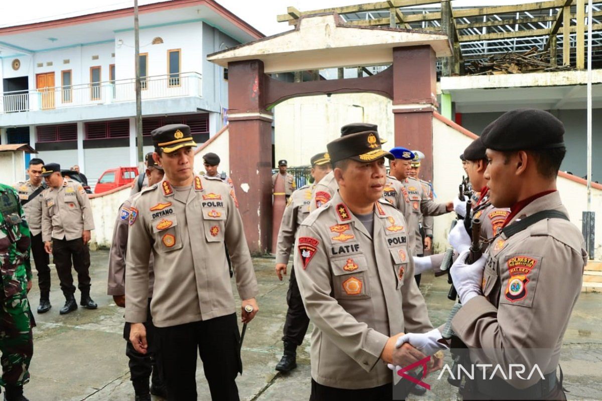 Kunjungi Polsek Saparua, ini pesan Kapolda Maluku