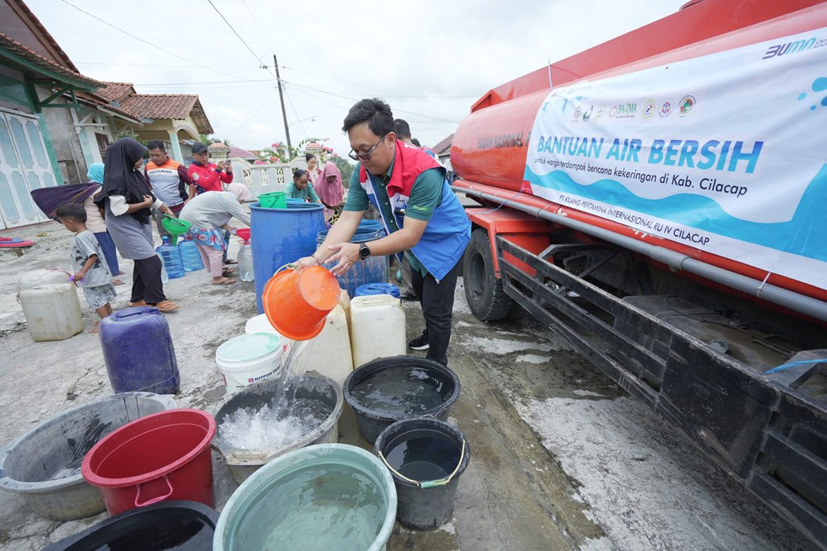 Kilang Cilacap salurkan bantuan air bersih untuk warga terdampak kekeringan