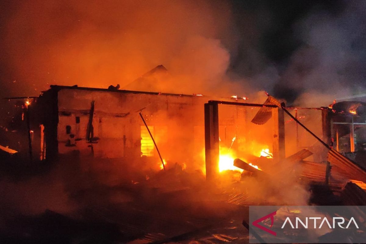 Kebakaran hanguskan toko dan rumah makan di Kota Gorontalo