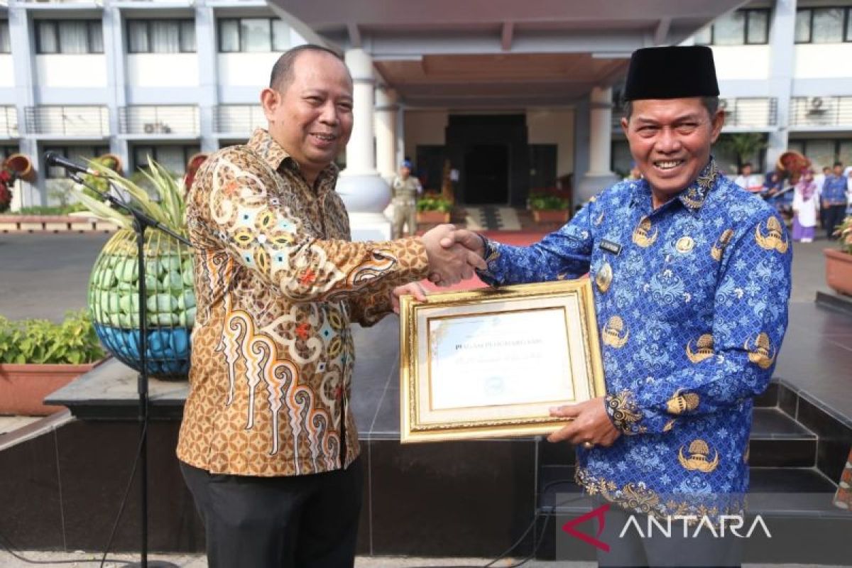 Lestarikan bahasa daerah, Kantor Bahasa Banten beri penghargaan Wali Kota Serang