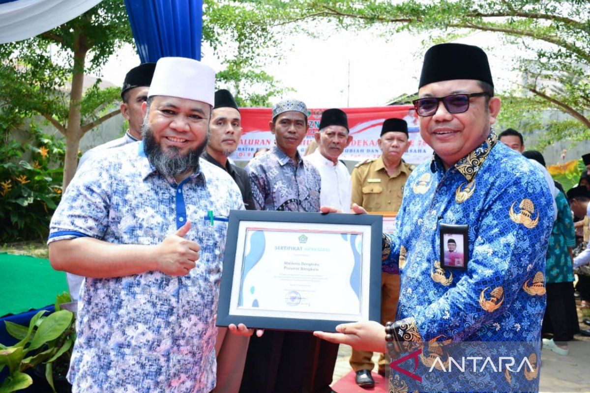 Wali Kota Bengkulu terima penghargaan dari Kemenag RI