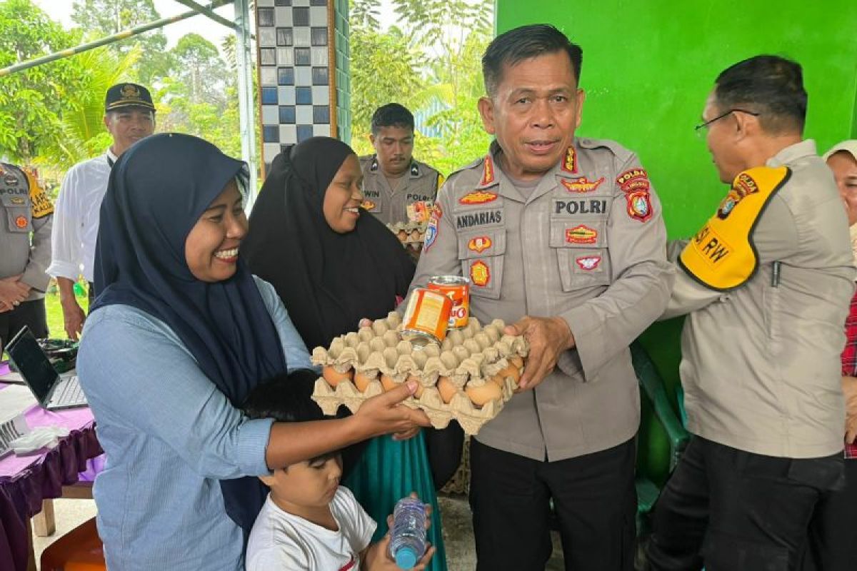 Polda Sulbar menyalurkan bantuan sosial ke warga pelosok Mamuju