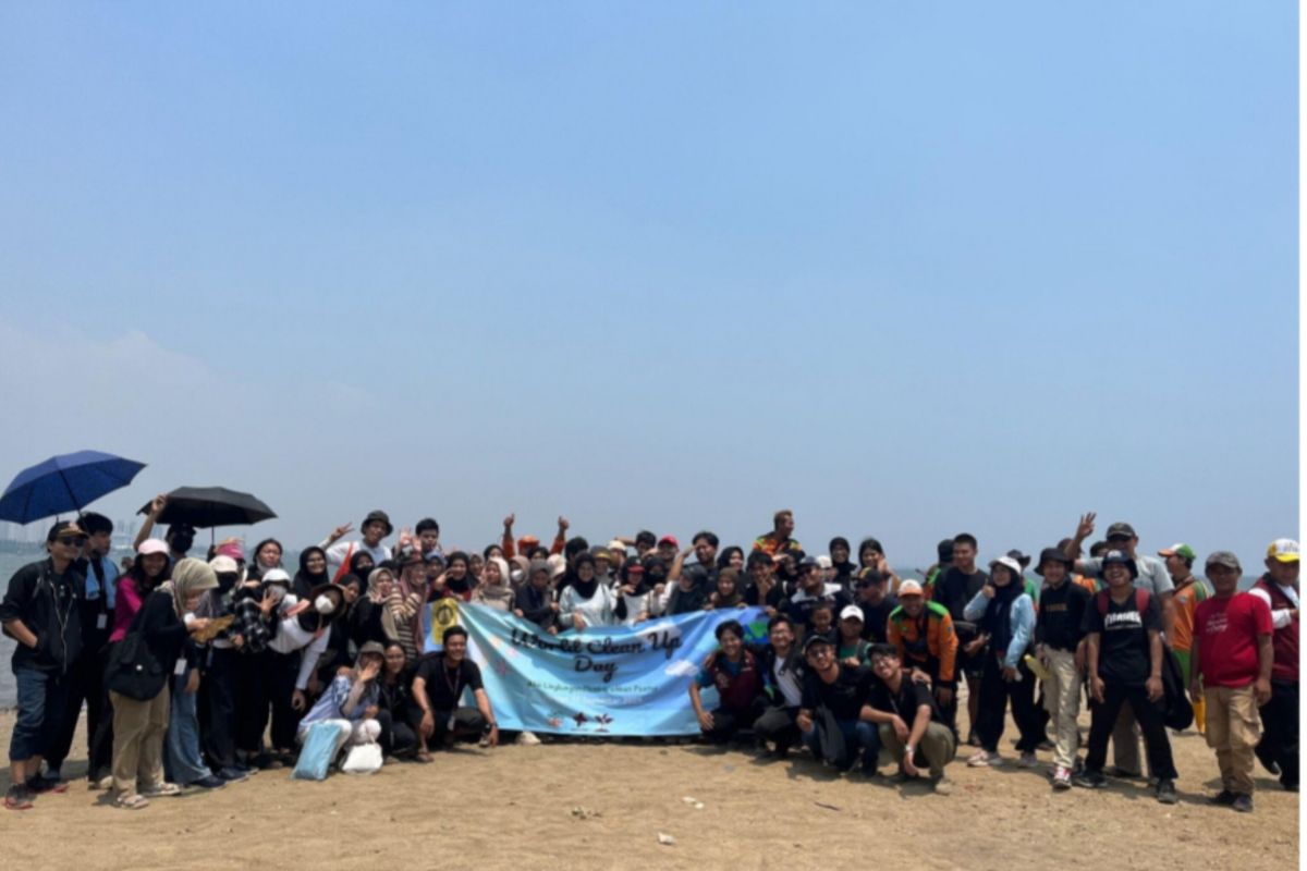 Peringati "World Clean Up Day", BEM UI bersihkan pesisir Pantai Ancol
