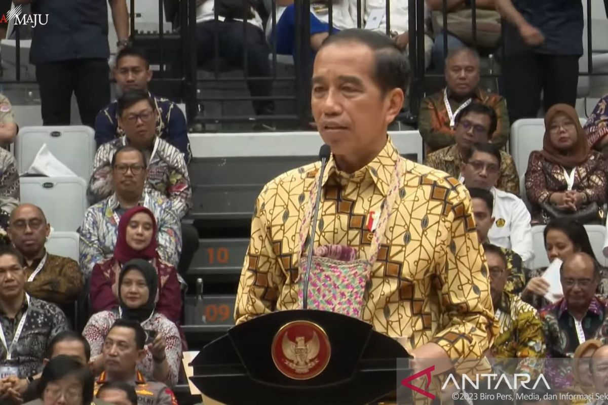 Jokowi pledges to check whether mining companies restore mining land