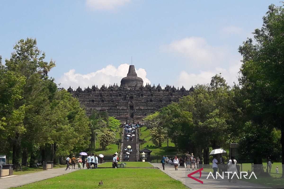 Wisman ke Candi Borobudur capai  2.200-2.300 orang per  hari