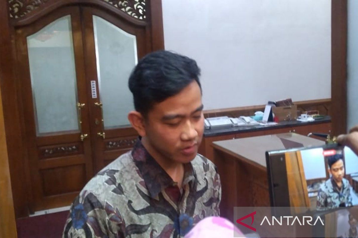 Pemkot Surakarta tuntaskan  pemadaman Putri Cempo dengan water bombing