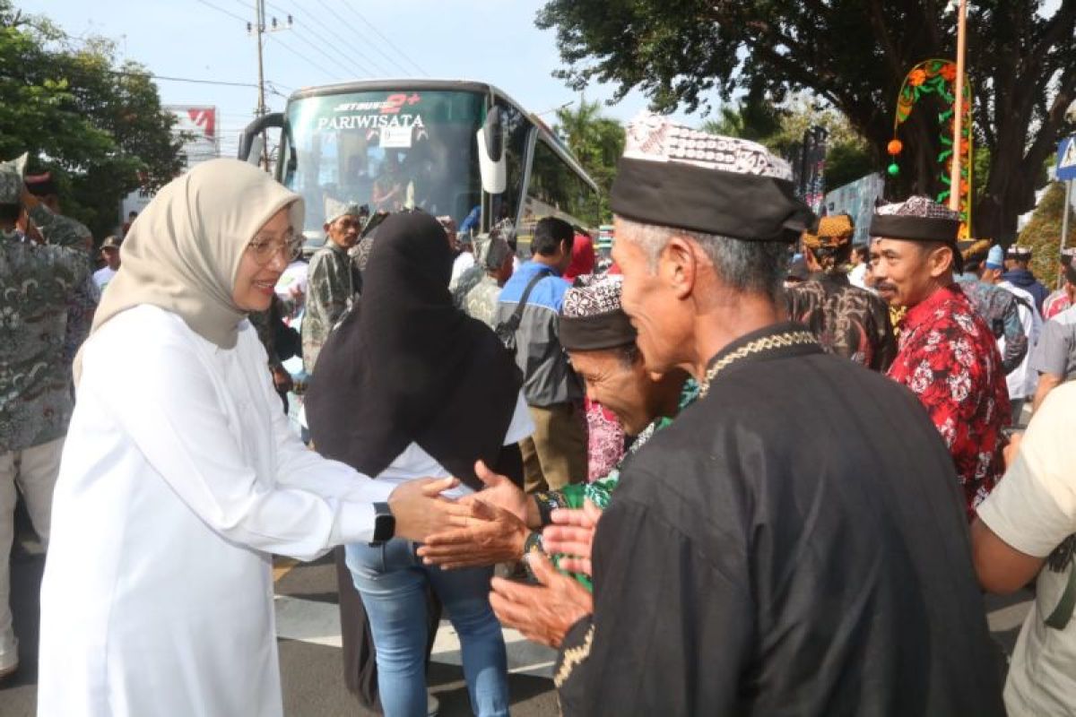 Pemkab Banyuwangi berangkatkan 680 penerima program TORA ke Jakarta