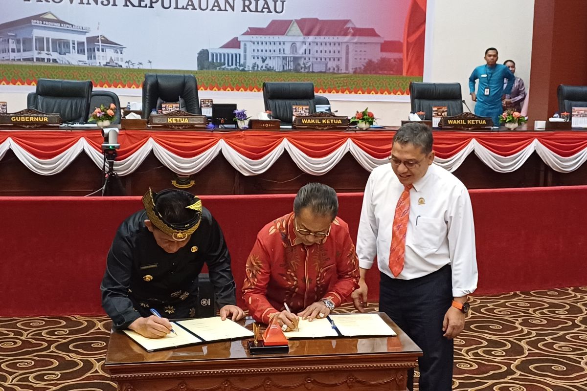 Pemprov Kepri dan DPRD sahkan APBDP 2023