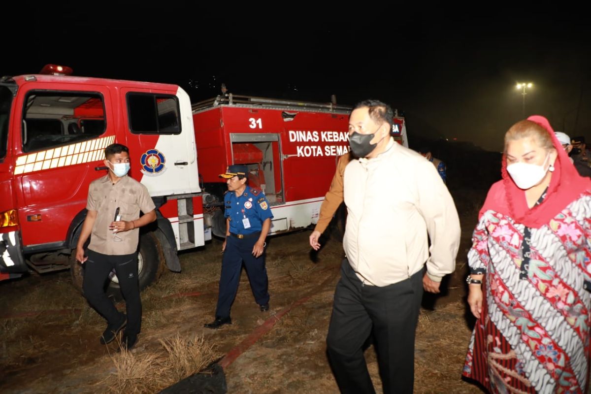 Penjabat Gubernur Jateng meminta petugas lokalisasi kebakaran TPA Jatibarang