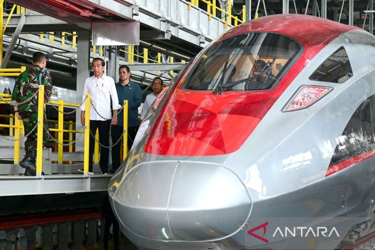 Minister says Jakarta-Surabaya high-speed train to take 3.5 hours