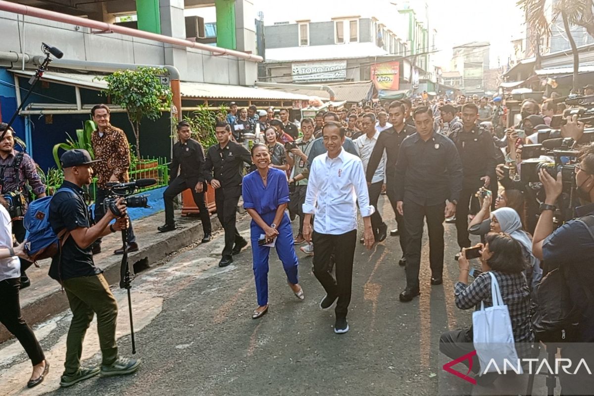 Presiden Jokowi pantau harga di Pasar Bali Mester Jatinegara