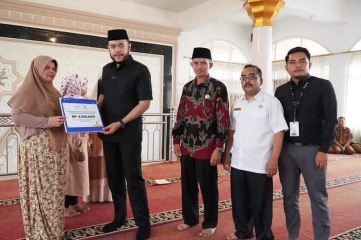 Baznas Padang Panjang salurkan zakat Rp.288 juta kepada Mustahik