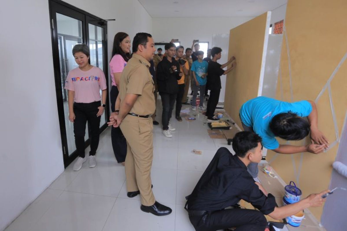 Disnaker Kota Tangerang latih pemuda cara pengecatan