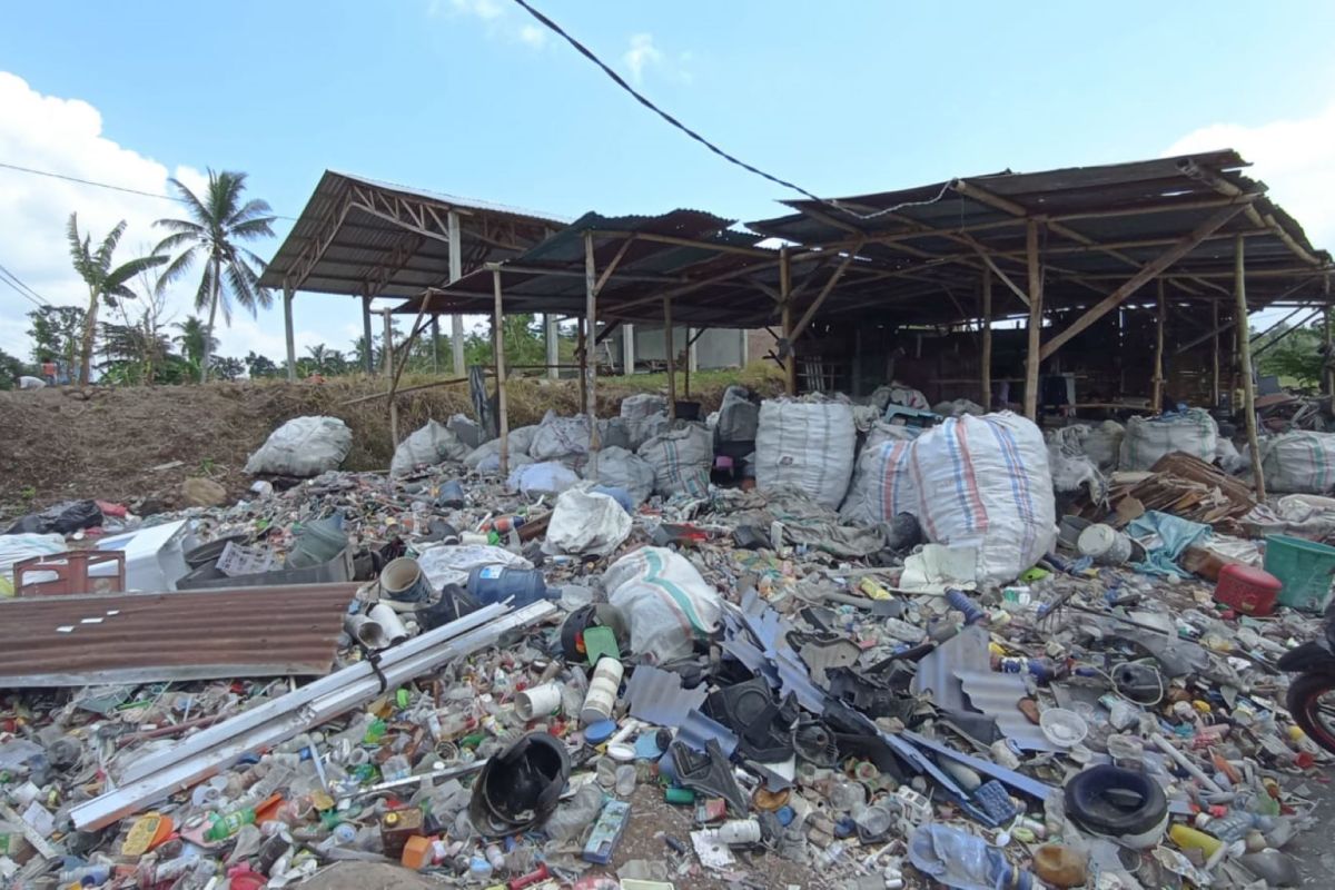 Iwin "si penangkal tumpukan sampah" di Jelantik