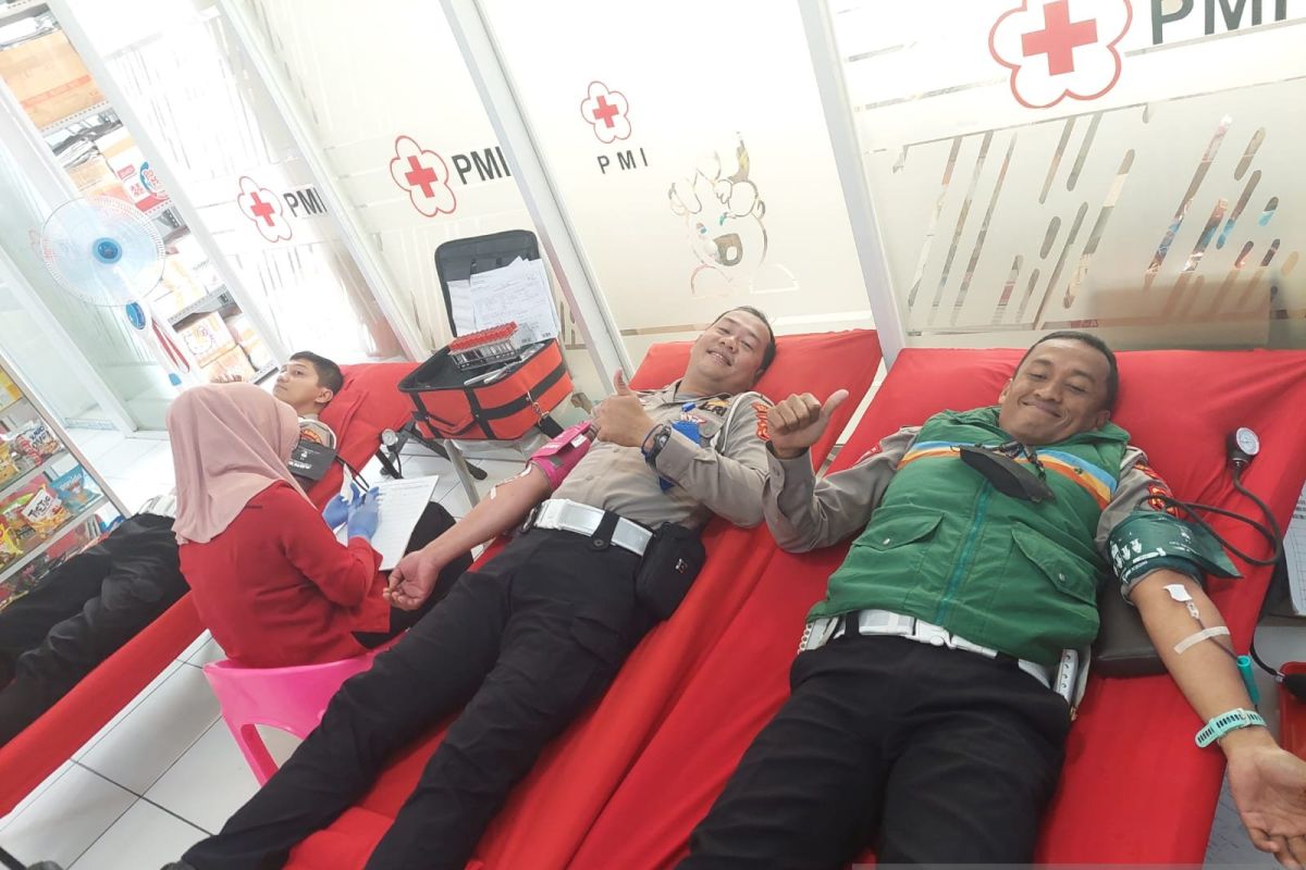 Bantu penuhi persediaan darah Satlantas Polres Sukabumi Kota gelar donor darah massal