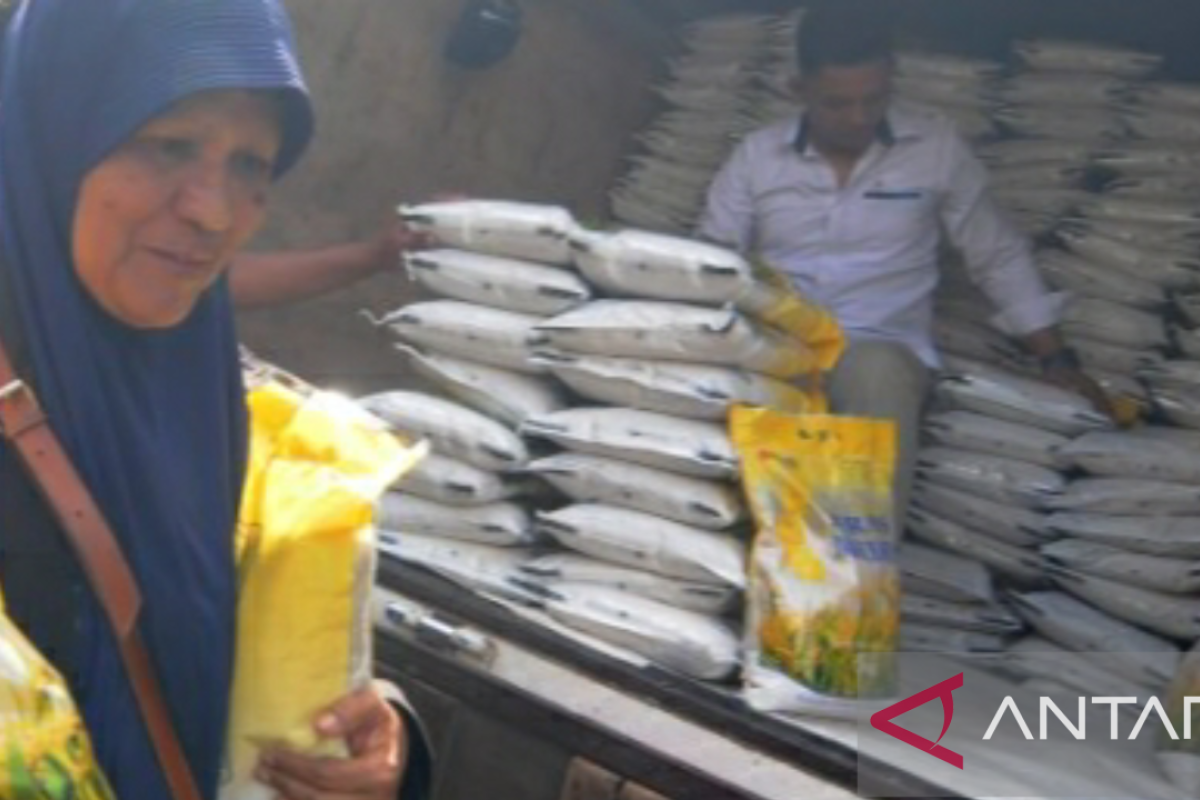 Bulog Karawang siapkan puluhan ton beras untuk operasi pasar murah di sejumlah titik
