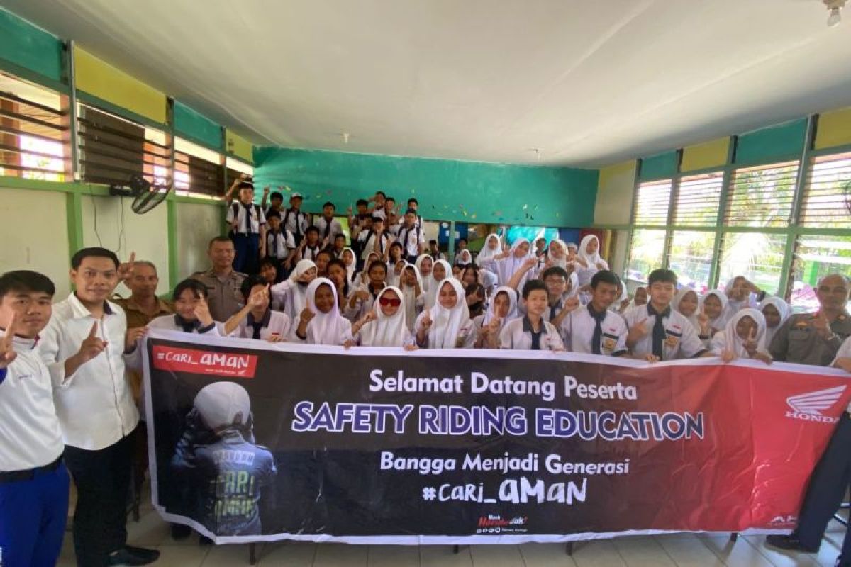 Honda Kalbar gelar edukasi Safety Riding SMPN 07 Pontianak