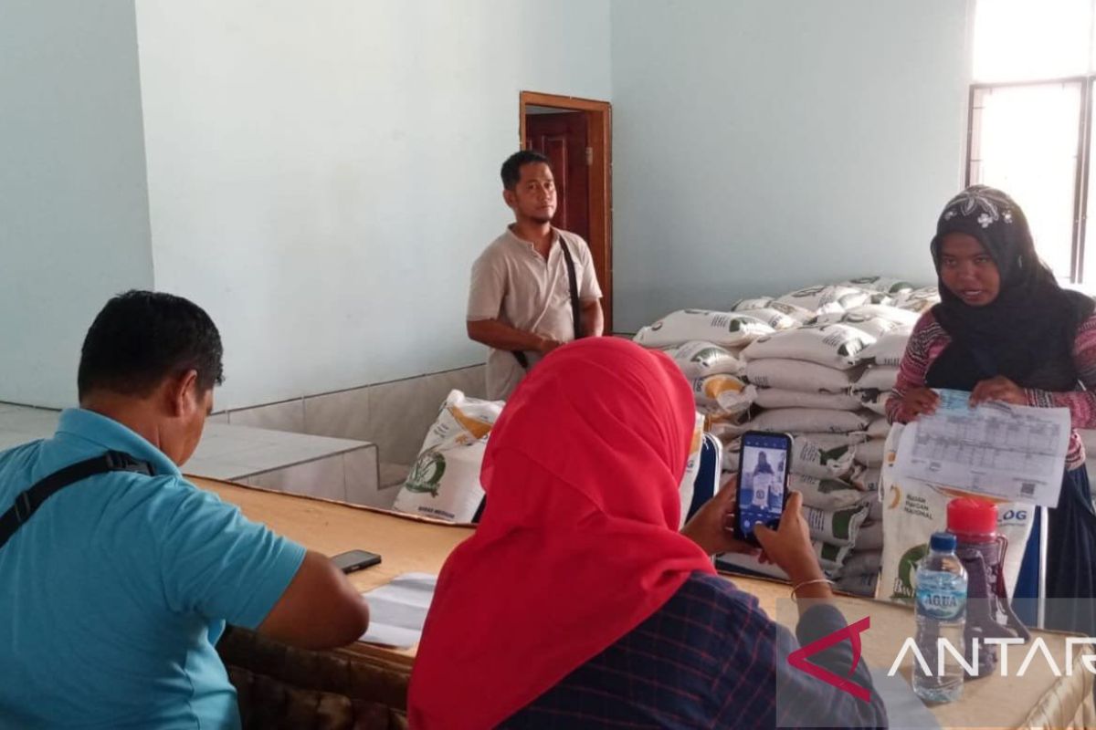 Bulog Belitung salurkan bantuan beras untuk 13.784 KPM