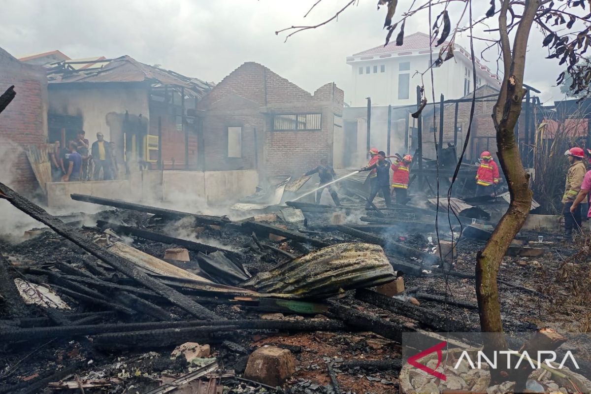 Enam unit rumah warga Lueng Bata Banda Aceh ludes terbakar