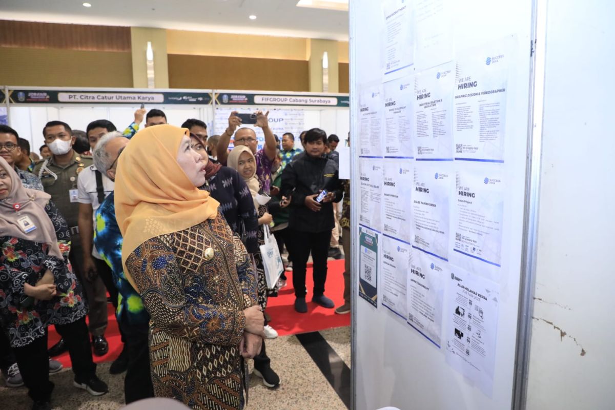 Pemprov Jatim fasilitasi pencari kerja melalui "job fair" 2023