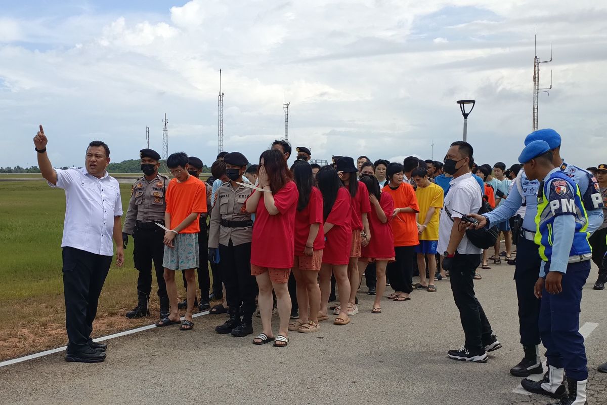 Polisi pulangkan 153 WN China tersangka 'love scamming' di Batam