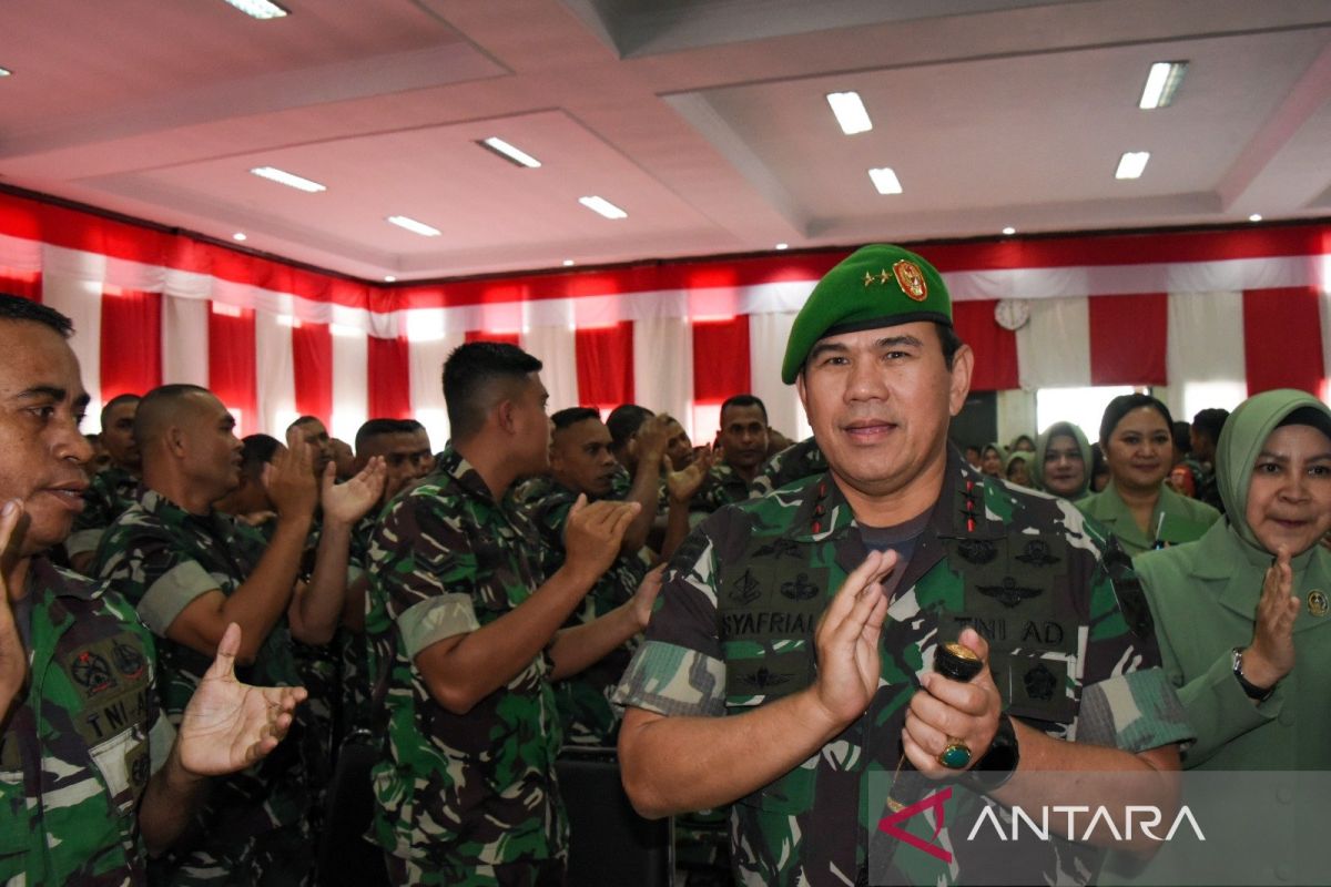 Pangdam Pattimura ingatkan prajurit antisipasi pengaruh negatif jelang Pemilu 2024