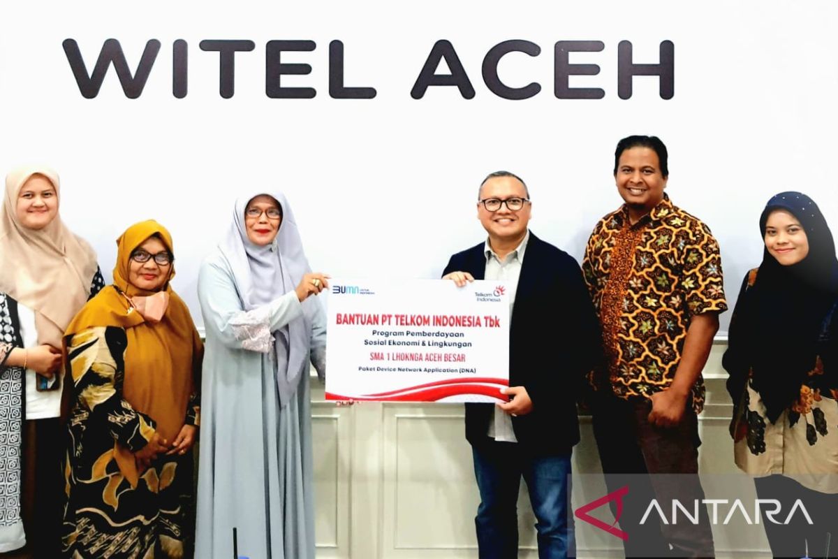 Telkom Aceh bantu sarana pendidikan digital untuk SMAN 1 Lhoknga