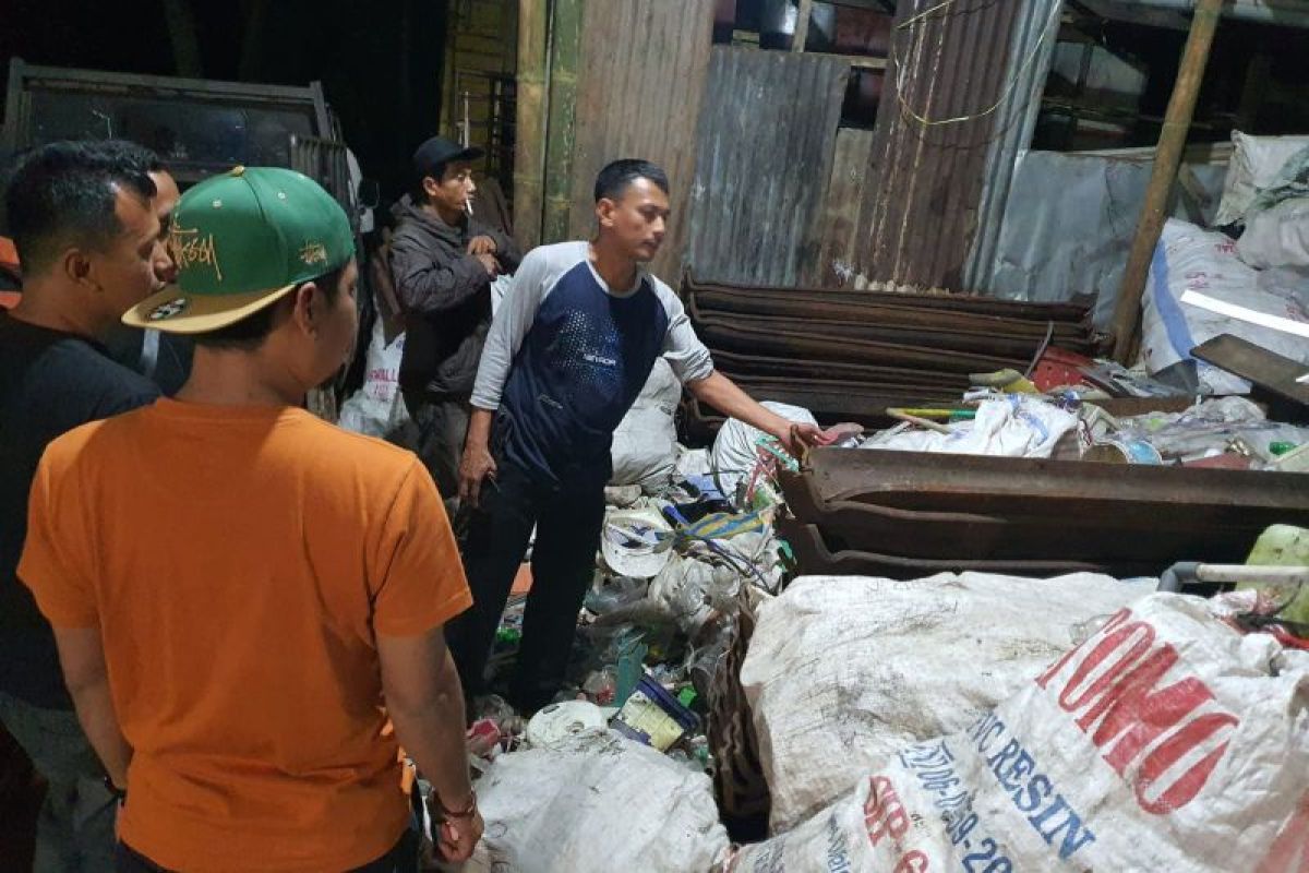 Polres Padang Panjang tangkap pencuri dan penadah besi Rel Kereta Api