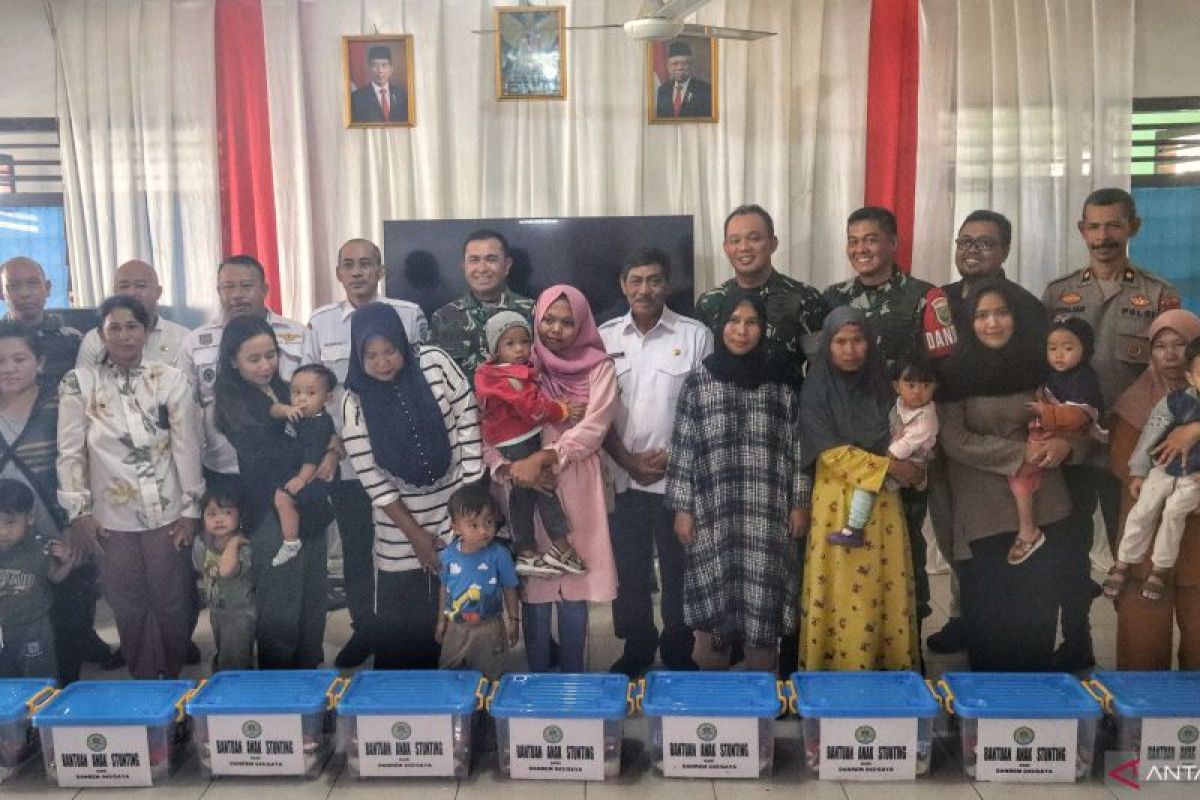 Danrem 045 Garuda Jaya salurkan paket makanan tambahan untuk balita stunting