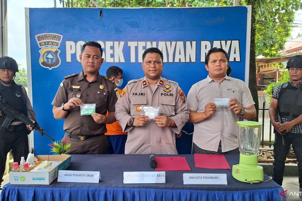 Ratusan pil ekstasi dan sabu dimusnahkan polisi Pekanbaru