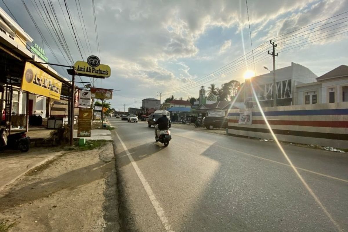 Tiga ruas jalan Trans Kalimantan di Jalan A Yani segera diperlebar