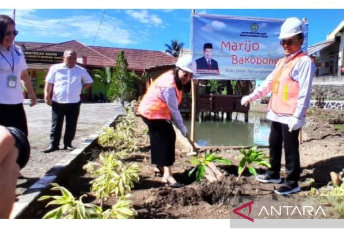 Kemenag Sulut tanam pohon dukung program "Marijo Bakobong"