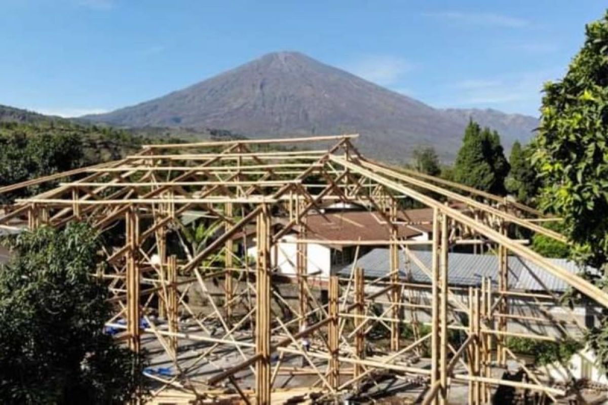 Komunitas Sosial Sembalun merancang rumah tahan gempa dari bambu