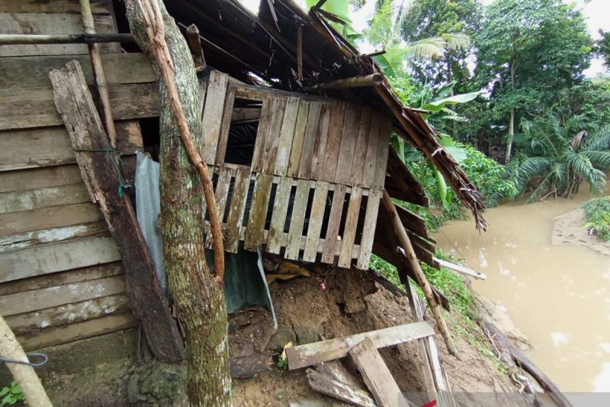 Banjir dipicu hujan deras masih genangi sebagian wilayah di Bireuen