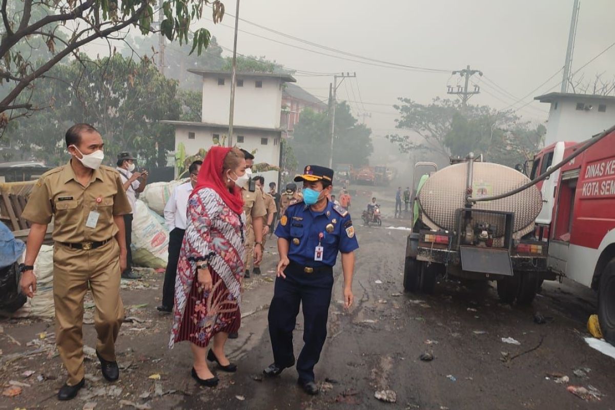 Wali Kota Semarang  sebut banyak selang mobil damkar bocor