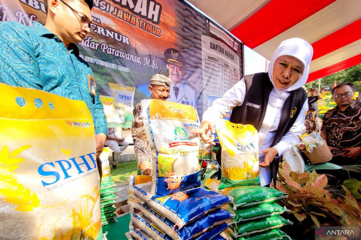 Gubernur Jatim tinjau pasar murah stabilisasi harga beras di Situbondo