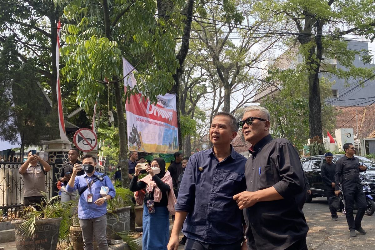 Pj Wali Kota Bandung diberi target tiga bulan tuntaskan masalah sampah