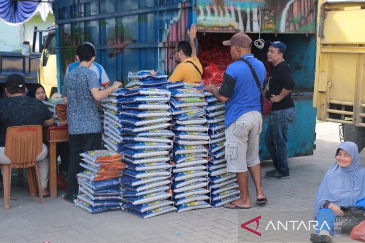 Pemerintah Kota Singkawang sebar 1.650 paket sembako murah