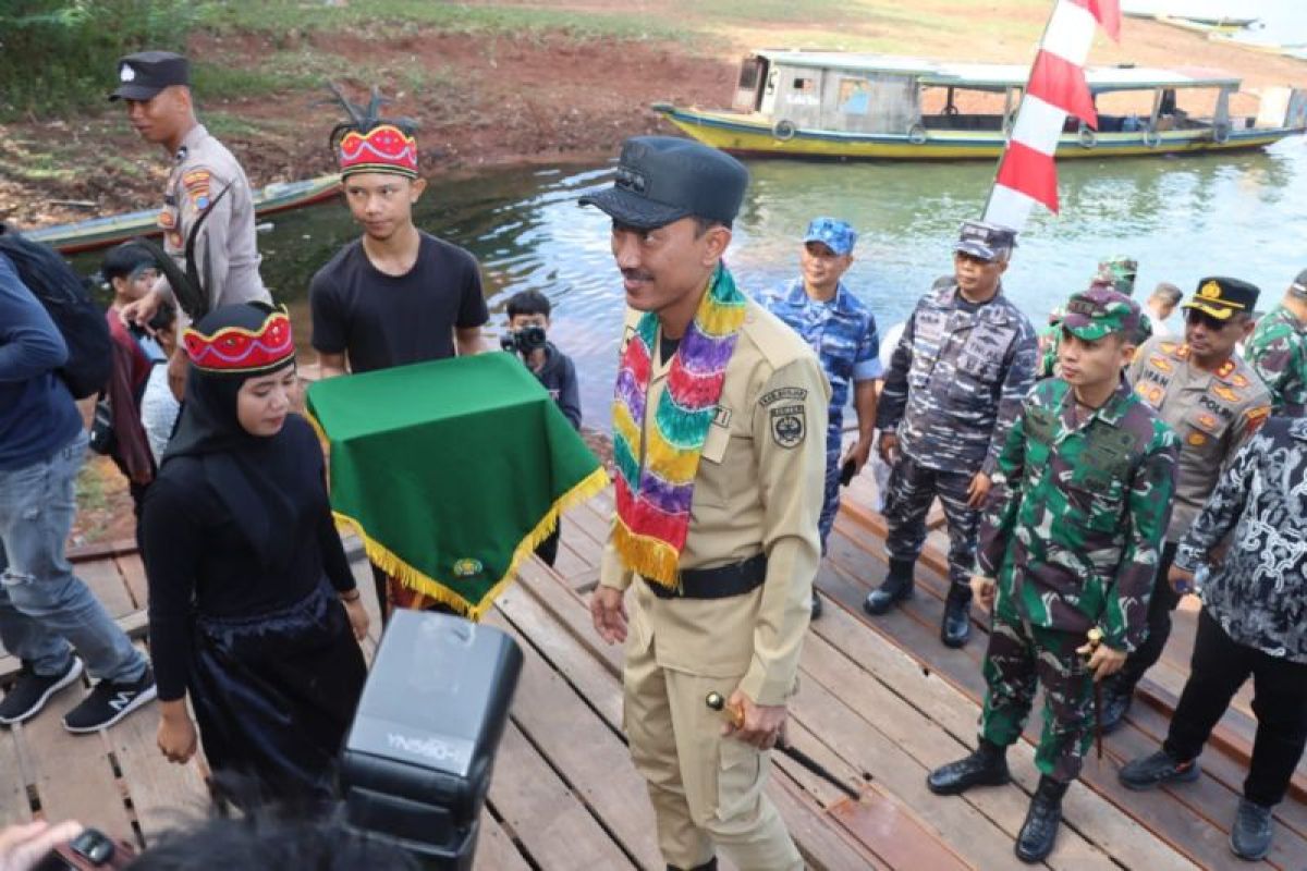 Bupati Banjar apresiasi TMMD, buka akses jalan di desa terisolir