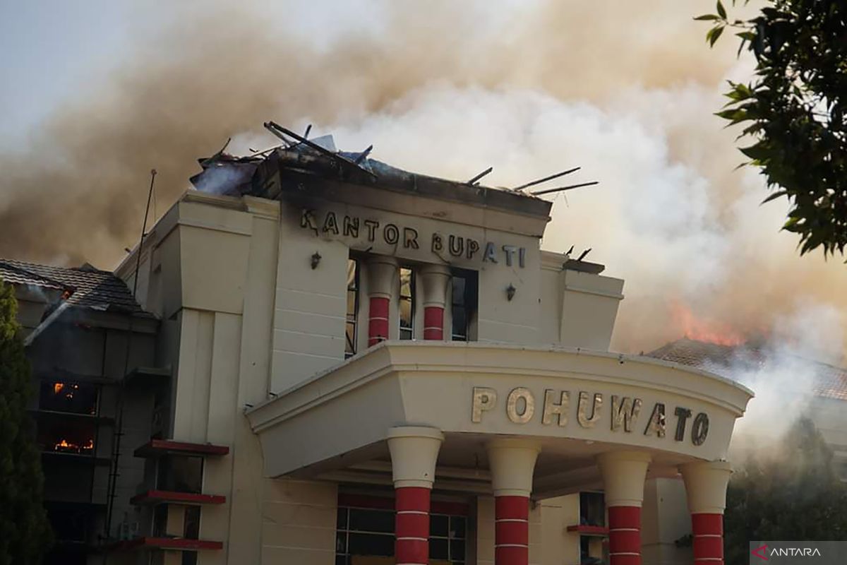Gubernur Gorontalo menyesalkan pembakaran kantor Bupati Pohuwato
