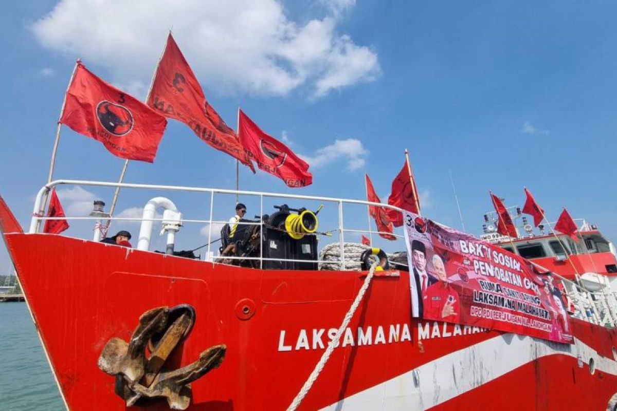 Kapal RS terapung milik PDIP gelar pengobatan gratis di Surabaya