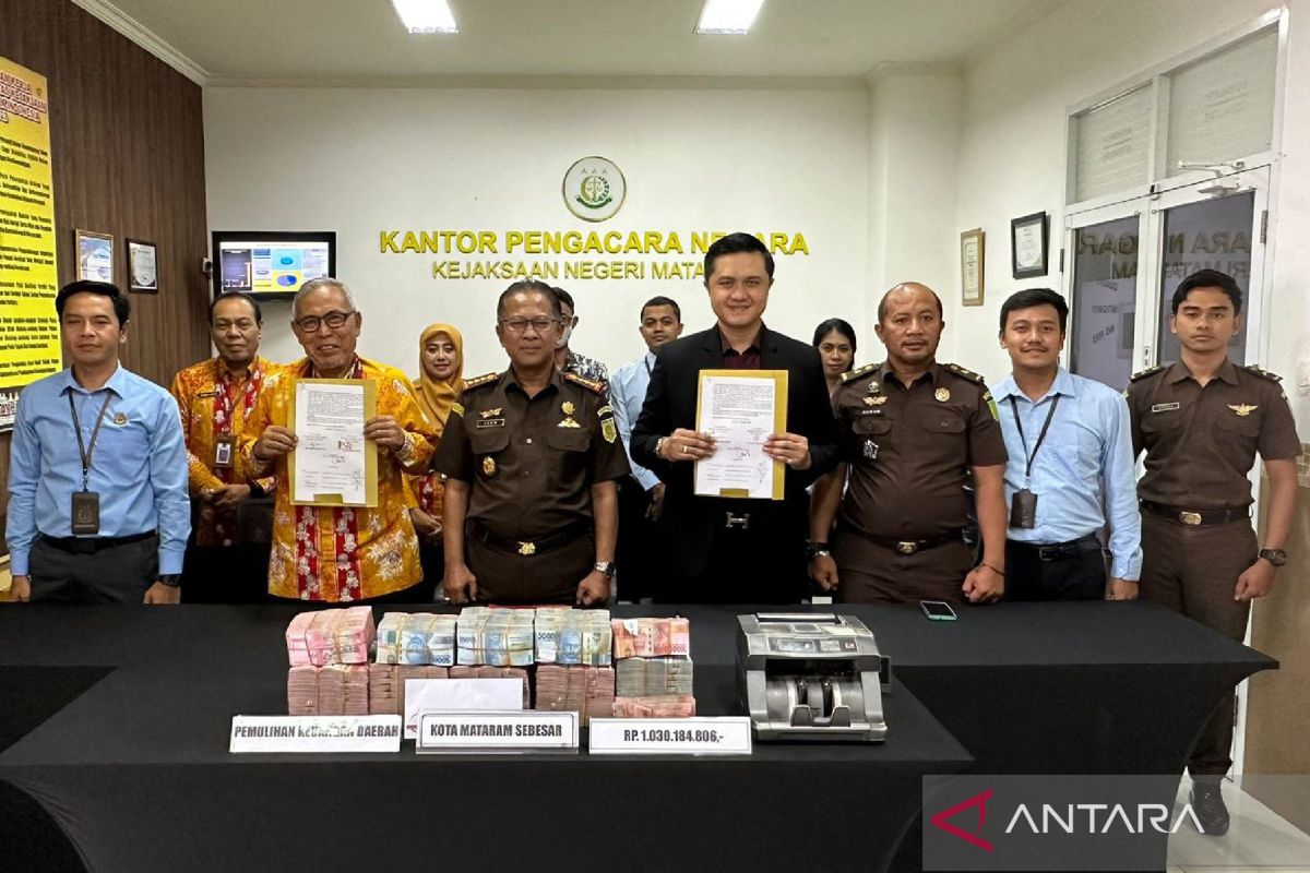 Kejari Mataram menerima pelunasan tunggakan pajak hotel Rp1 miliar