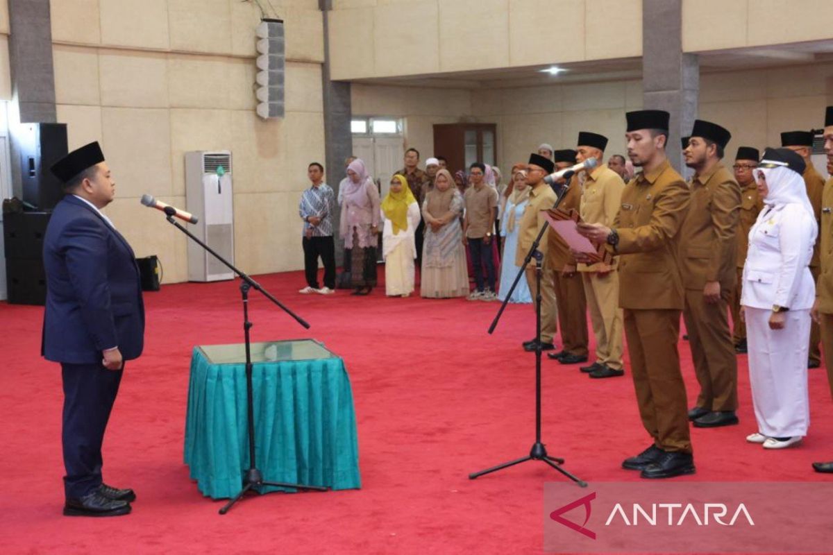 Bupati Tapsel lantik pejabat di lingkungan kerjanya, berikut nama-namanya