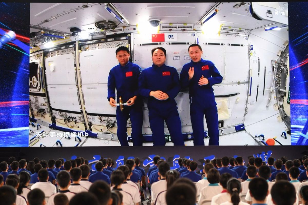 Shenzhou-16 Astronauts Deliver First Science Lecture from Mengtian Laboratory Module on Chinese Space Station