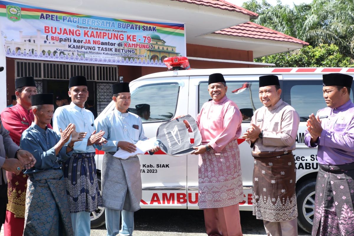 Bupati Siak beri ambulans untuk kampung jauh dari rumah sakit