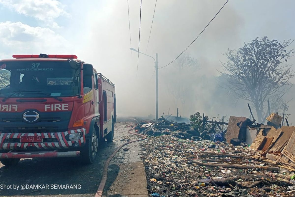Kebakaran kembali terjadi di lahan TPA Jatibarang Semarang