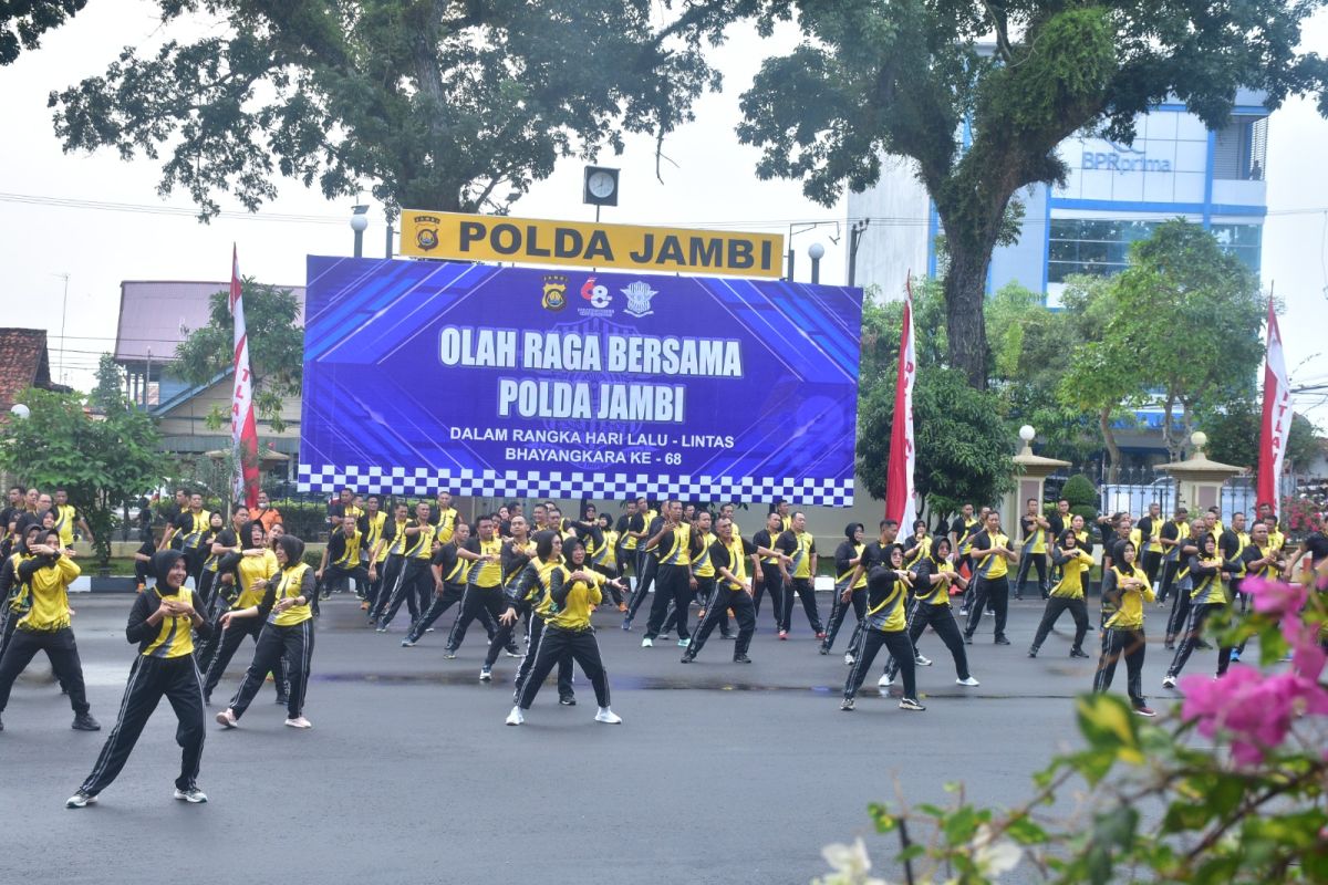 Polda Jambi gelar olahraga bersama peringati Hari Lalu Lintas Bhayangkara