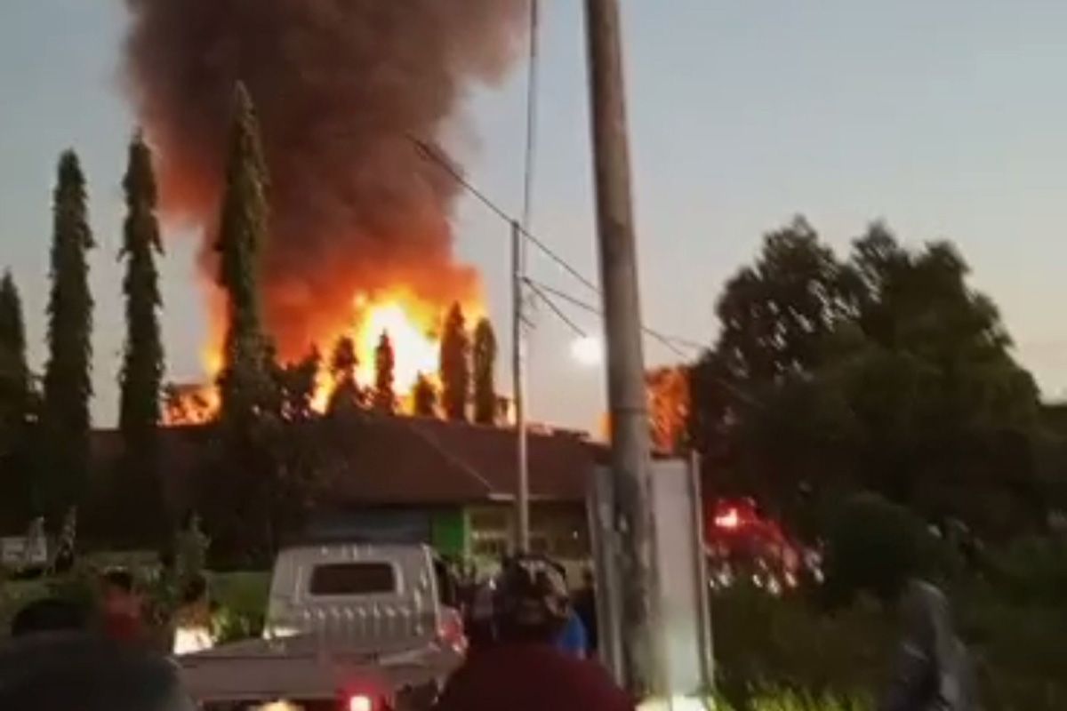 Perumahan guru SD  di Maros-Sulsel terbakar, 10 rumah hangus